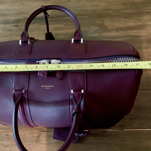 BRAND NEW, AUTHENTIC, GIVENCHY TRAVEL BAG - Picture 6 of 8